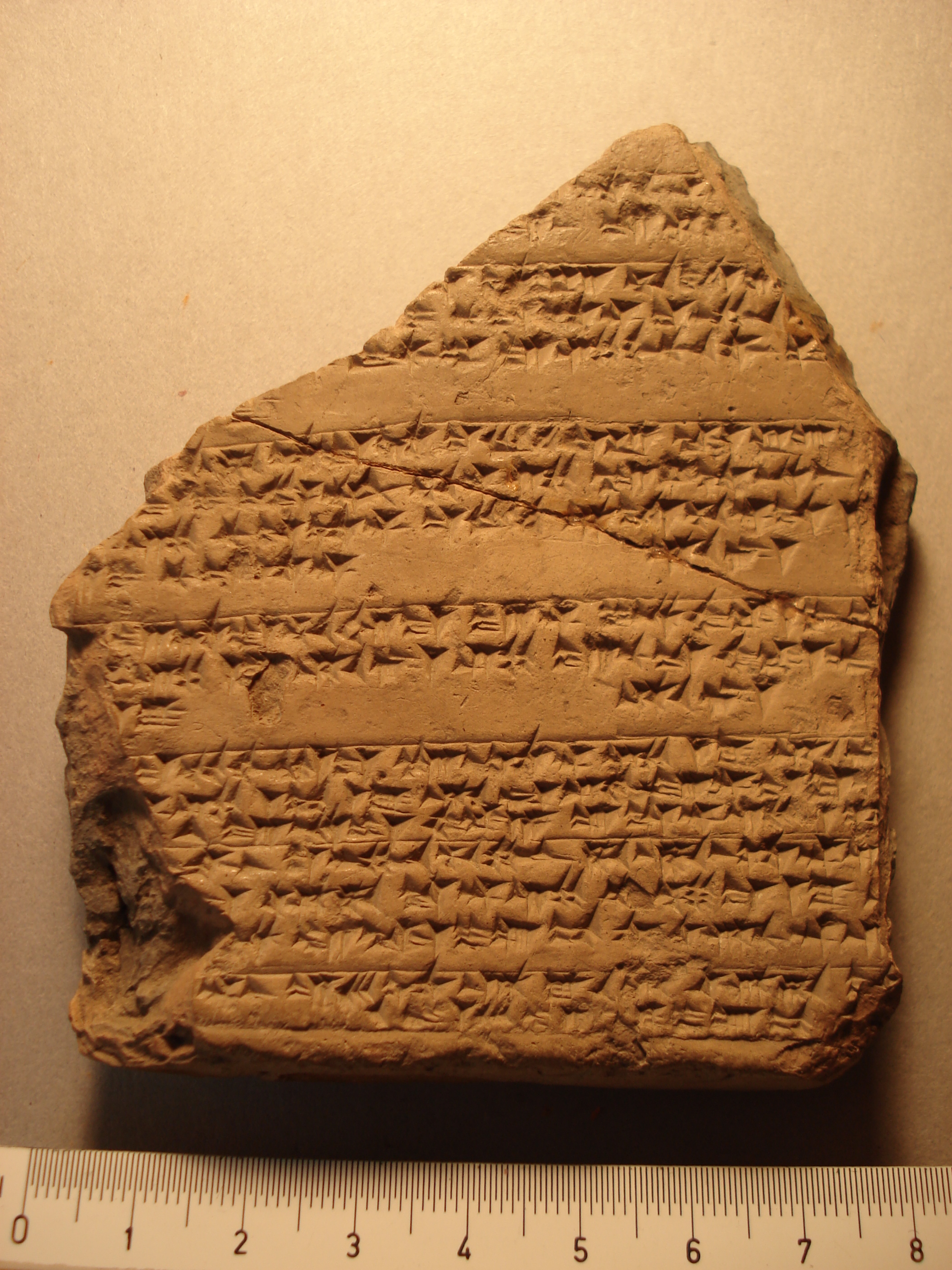 frammento di tavoletta cuneiforme di epoca ittita